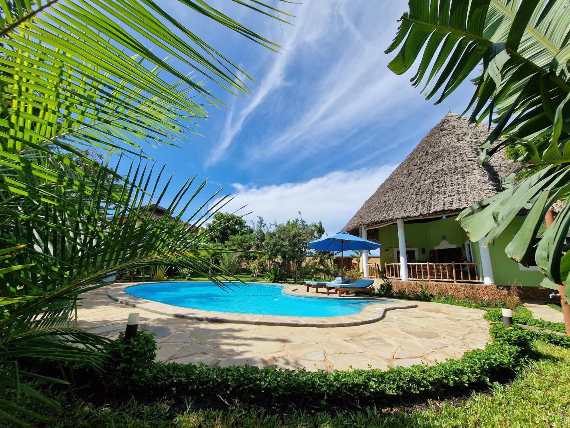 Paradiesische Villa Maisha Mazuri Mit Pool. Terrasse Und Personal Diani Beach Exterior foto