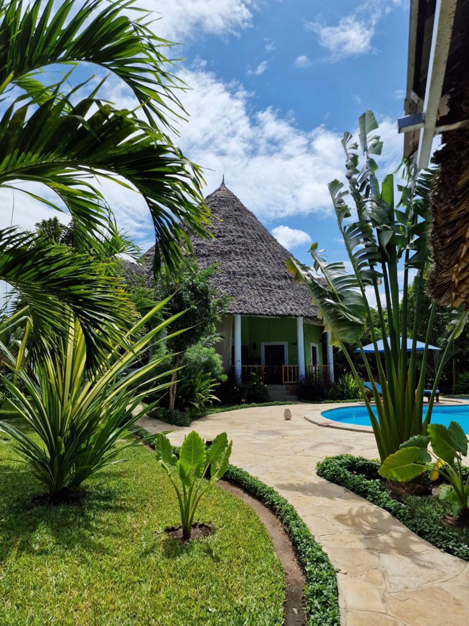 Paradiesische Villa Maisha Mazuri Mit Pool. Terrasse Und Personal Diani Beach Exterior foto