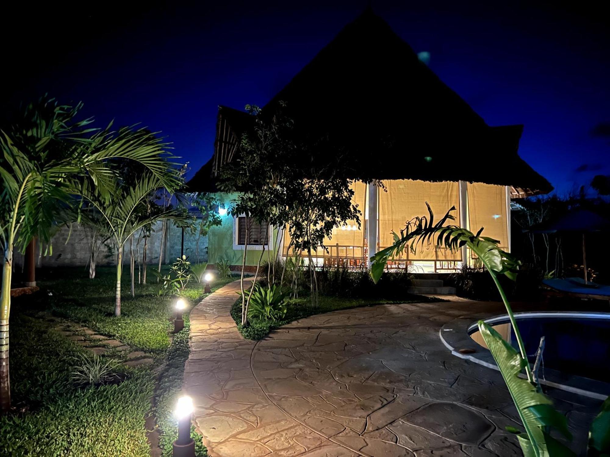 Paradiesische Villa Maisha Mazuri Mit Pool. Terrasse Und Personal Diani Beach Exterior foto