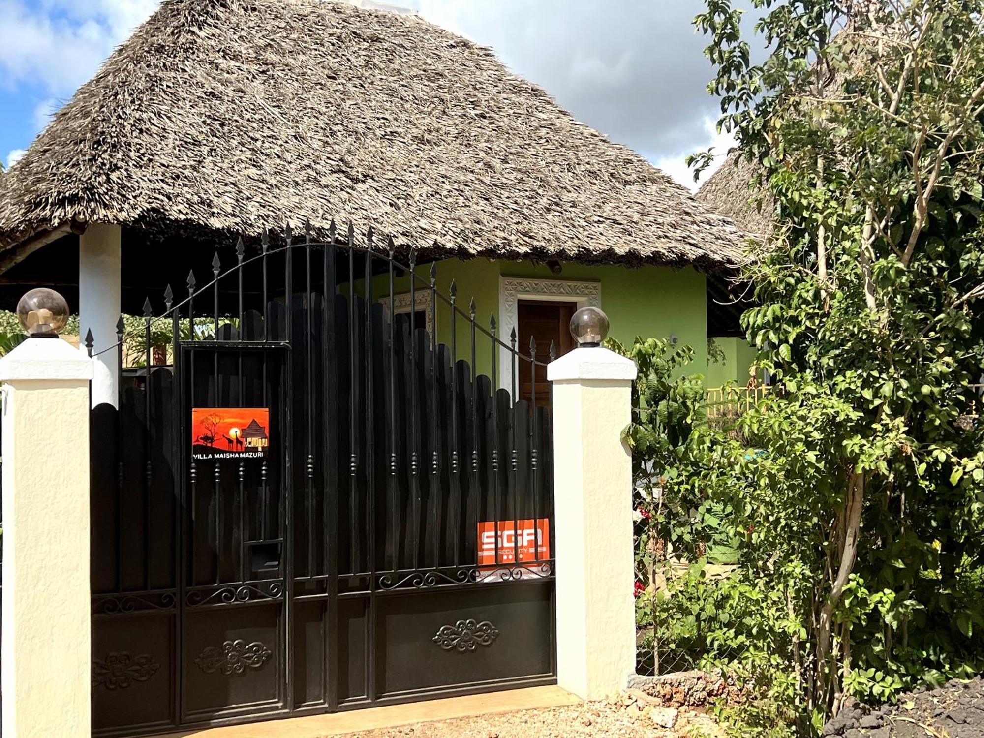 Paradiesische Villa Maisha Mazuri Mit Pool. Terrasse Und Personal Diani Beach Exterior foto